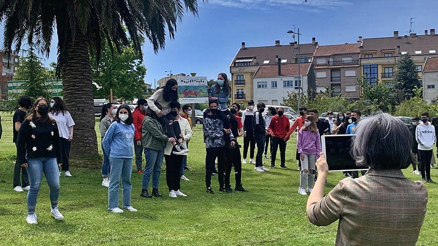 Los alumnos del Losada y del Laxeiro dramatizan y “musiquean” al aire libre