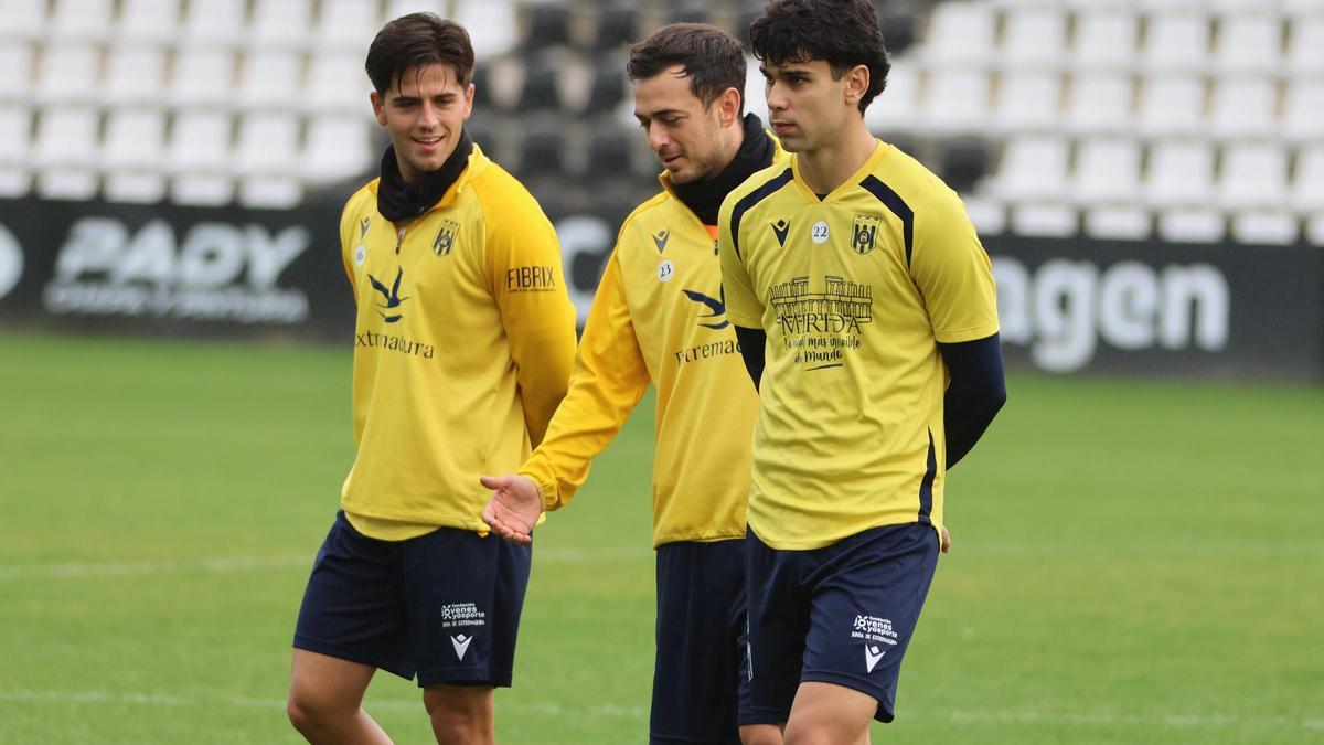 Jugadores del Mérida, esta semana en el romano.