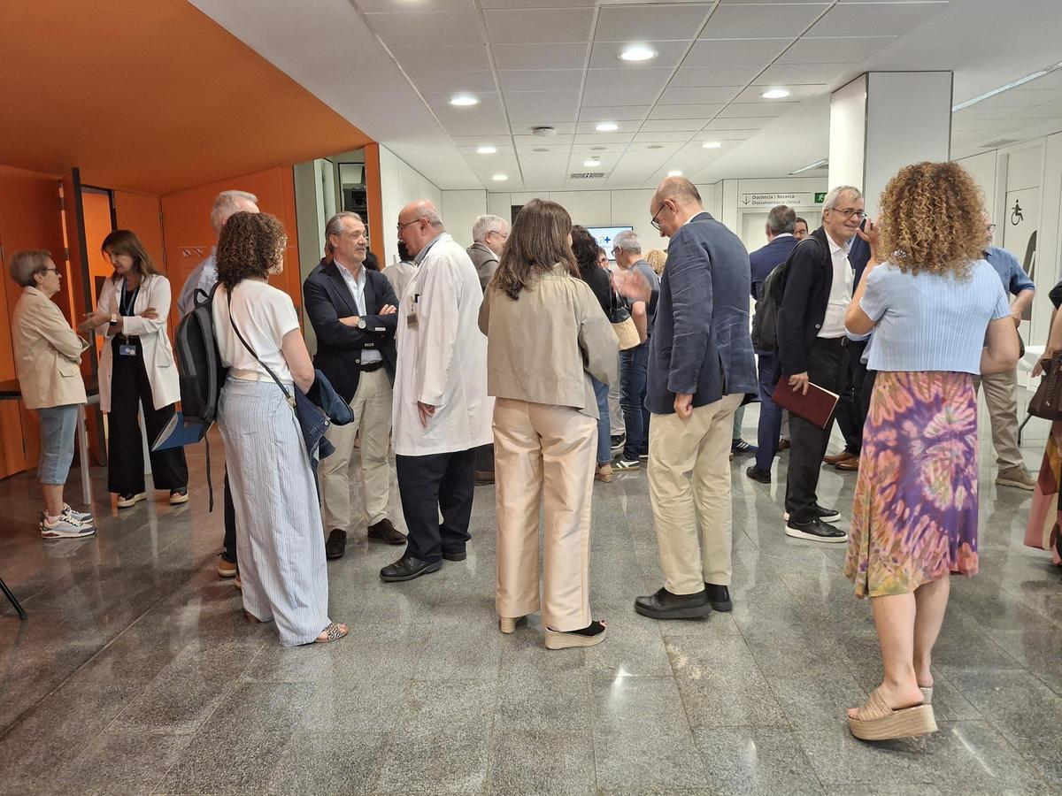El vestíbul de la sala d'actes abans de començar la commemoració