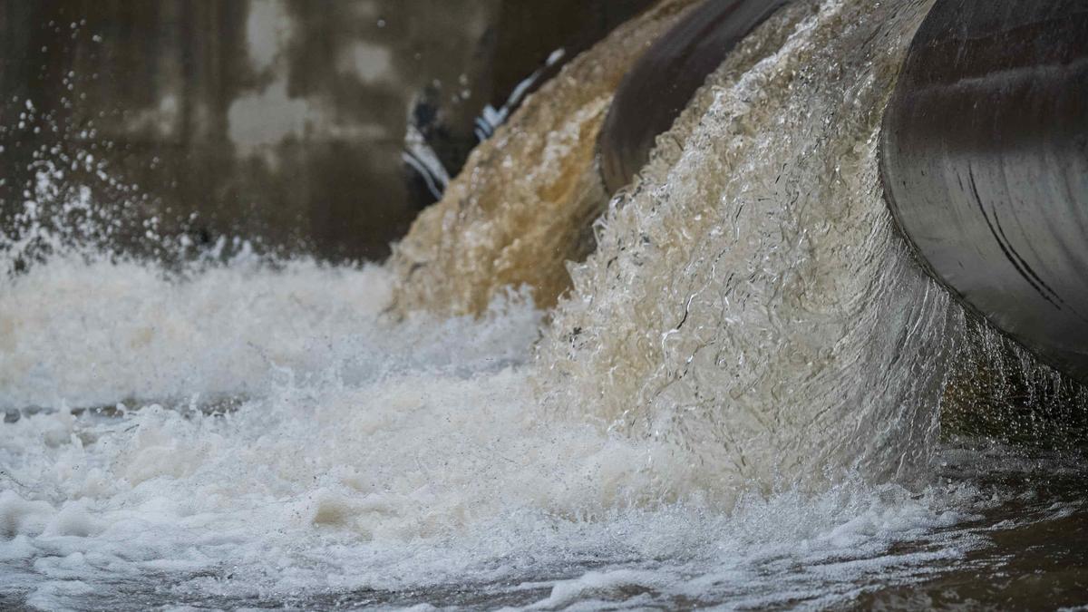 El agua de la lluvia corre por los barrancos de Santa Cruz de Tenerife