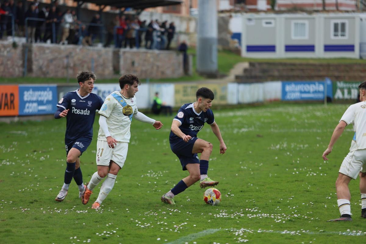Marino-Fabril. Segunda Federación. Haced también alguna foto más de detalle del estado del césped para otro reportaje