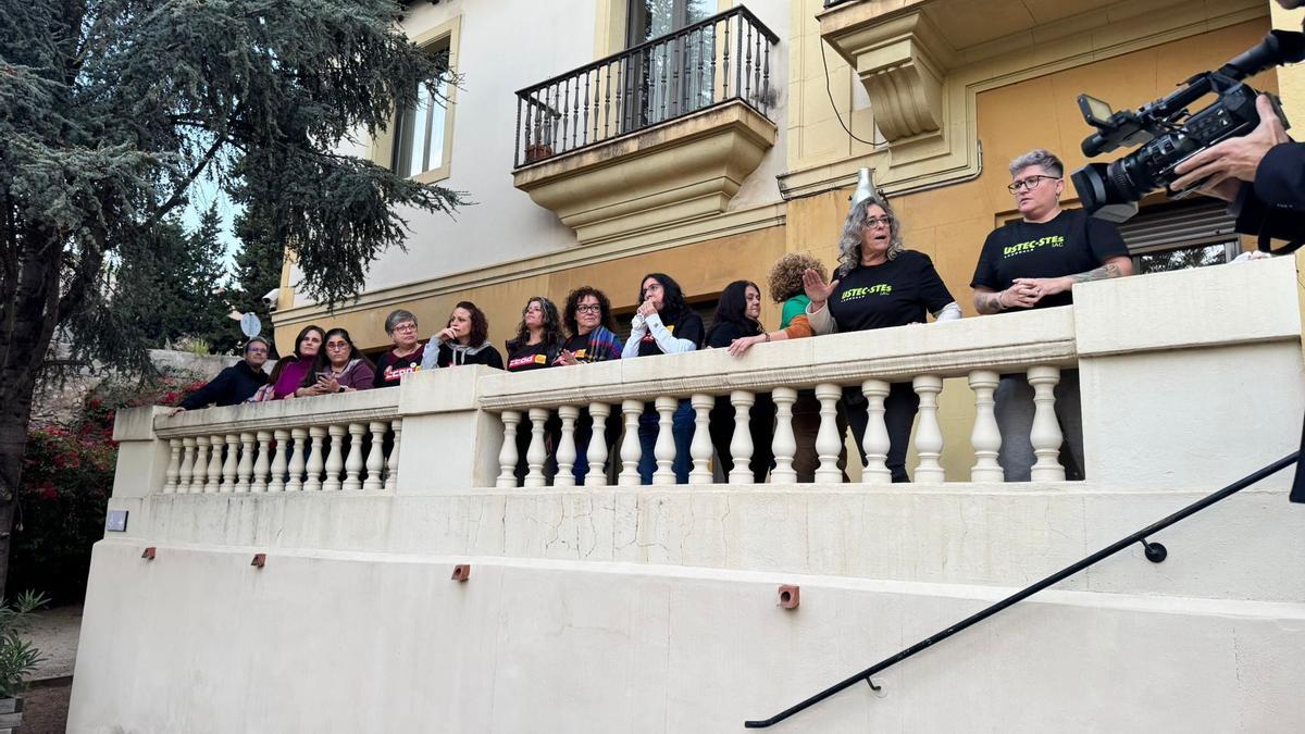 Sindicatos reclaman un complemento salarial para el personal laboral de Educación