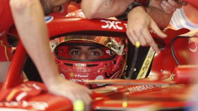 Sainz manda y Russell se estrella en unos extensos libres con Pirelli como protagonista