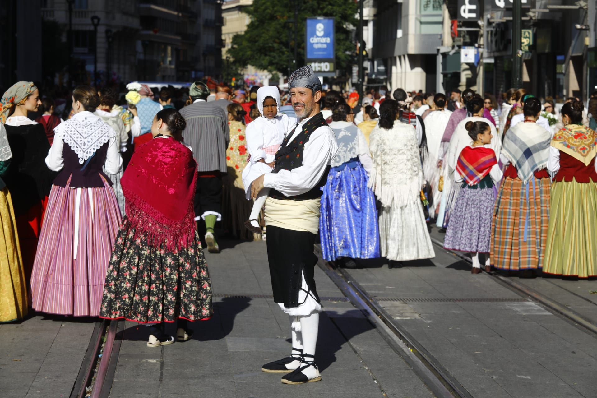 En imágenes | Zaragoza vive su día grande con la Ofrenda de Flores a la Virgen del Pilar