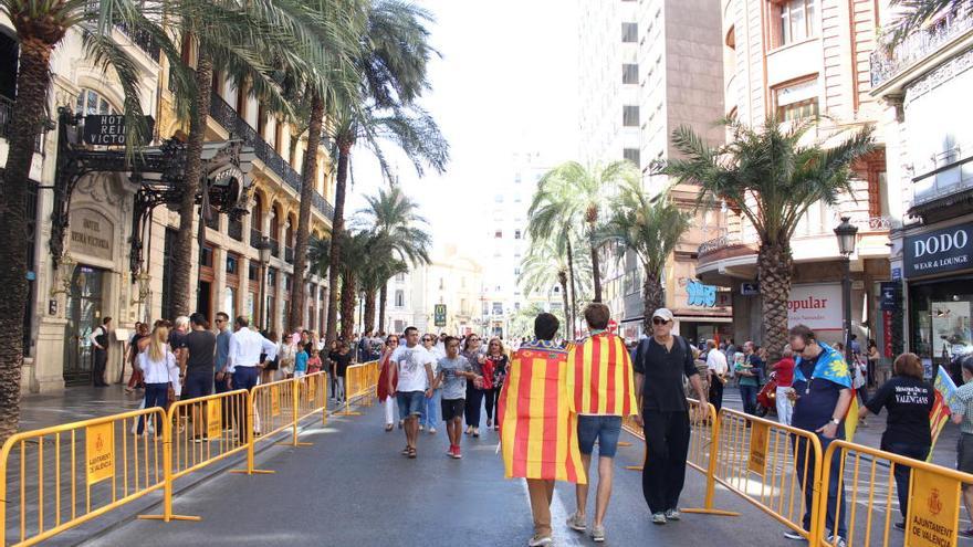 El ayuntamiento ensaya la salida de emergencia de la  «mascletà» en la calle Barcas