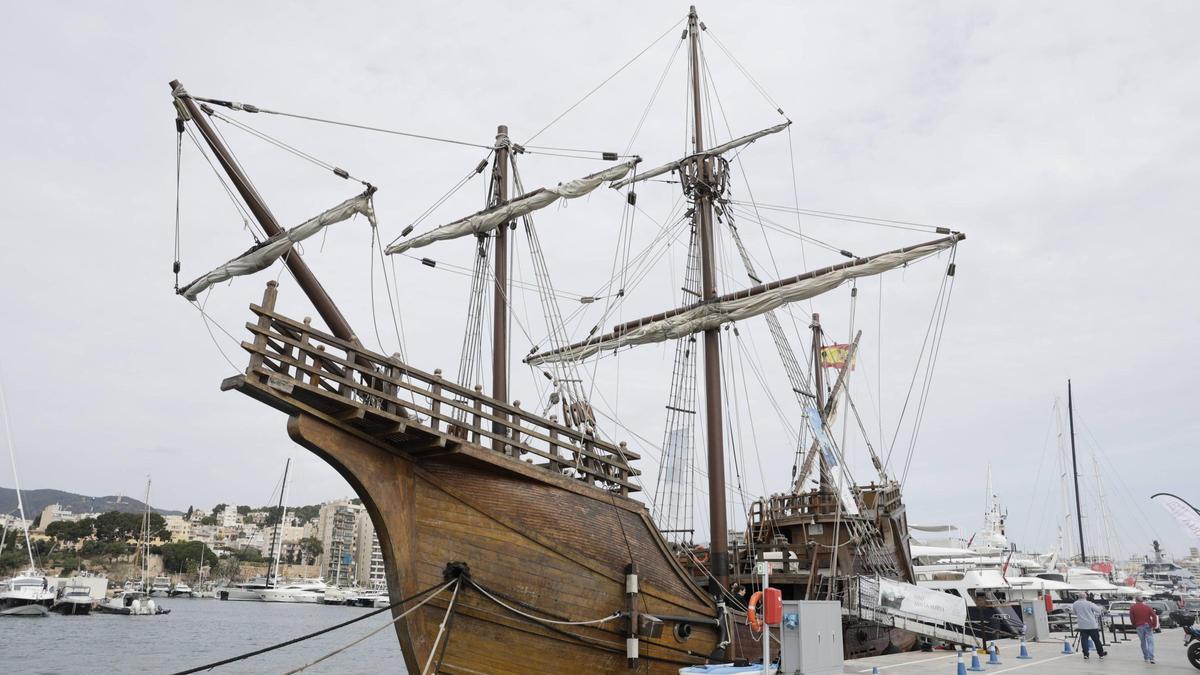 La réplica de la Santa María arriba al puerto de Palma en su primera escala de la temporada