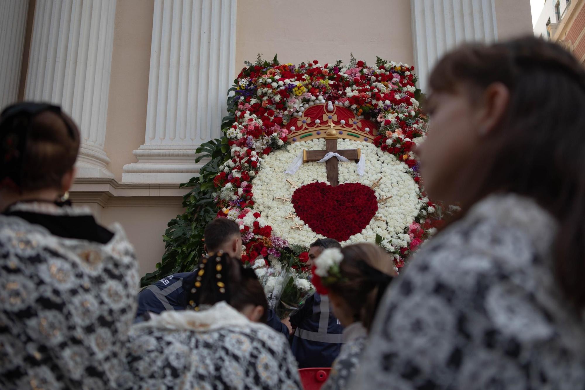 Ofrenda floral a la Virgen de la Caridad en Cartagena