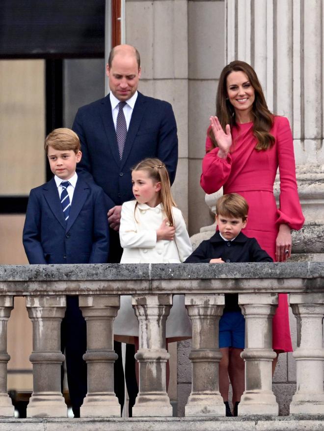 Los duques de Cambridge con sus hijos en el final de las celebraciones del Jubileo de Platino de la reina