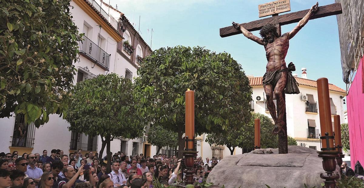 Semana Santa Martes Santo Universitaria hermandad del santo cristo de la universidad, nuestra señora de la presentación y santo tomás de Aquino