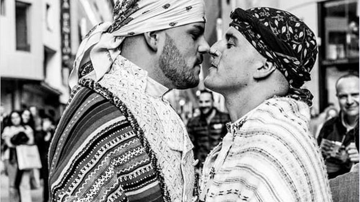 El concejal del PP, Vicente Valverde, a la izquierda, con su pareja.
