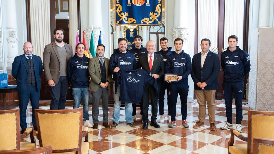 Francisco de la Torre recibe a la Selección Española de Hockey en el Ayuntamiento