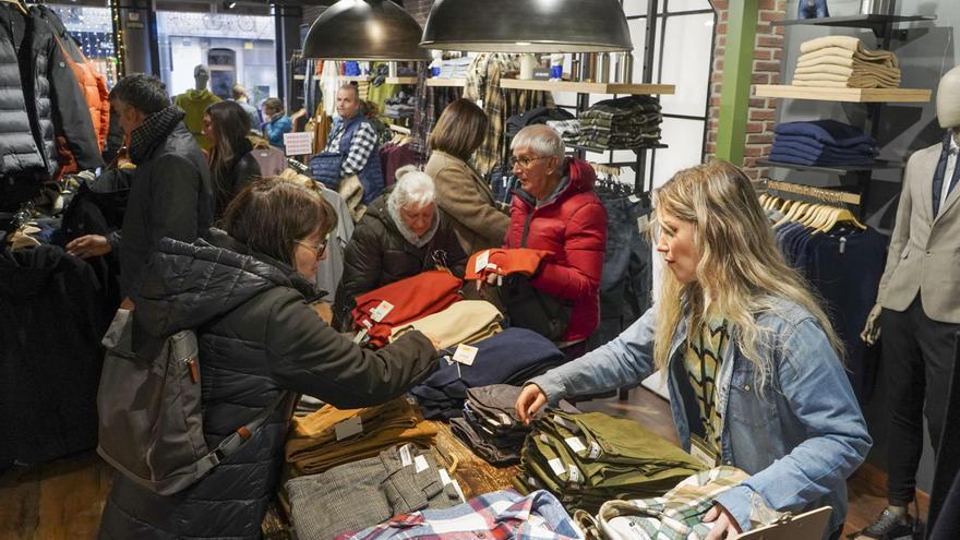 Manresa s'omple en el primer dia de rebaixes de gener