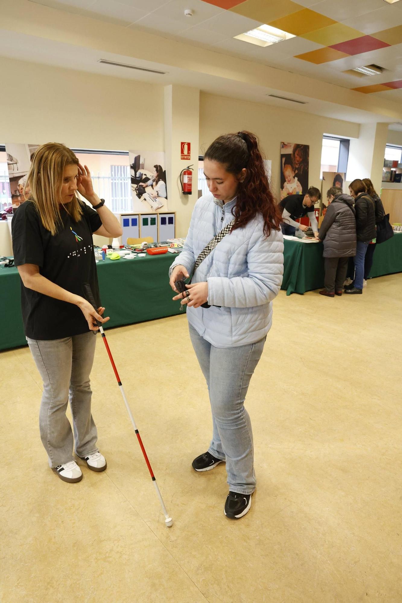 El Grupo Social ONCE sensibiliza y muestra su labor en Gijón (en imágenes)