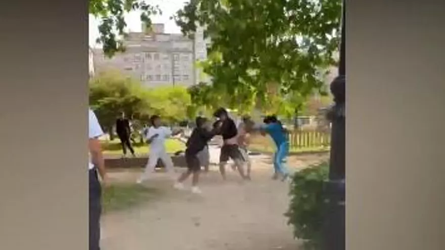 Trascienden las imágenes de la pelea que acabó con tres heridos por arma blanca en Pontevedra