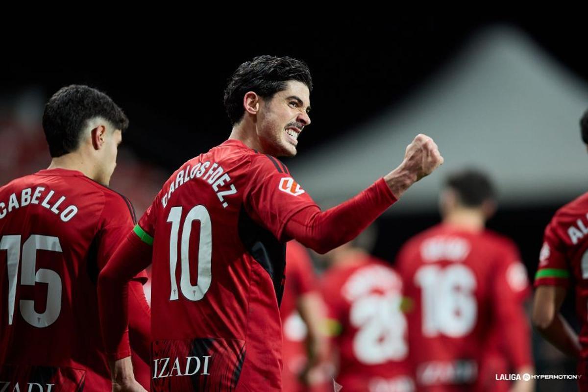 Fotos de la primera parte del CD Mirandés - Málaga CF