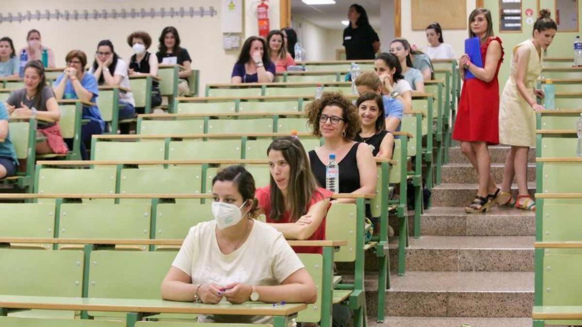 Aspirantes durante una oposición de Educación en Murcia.