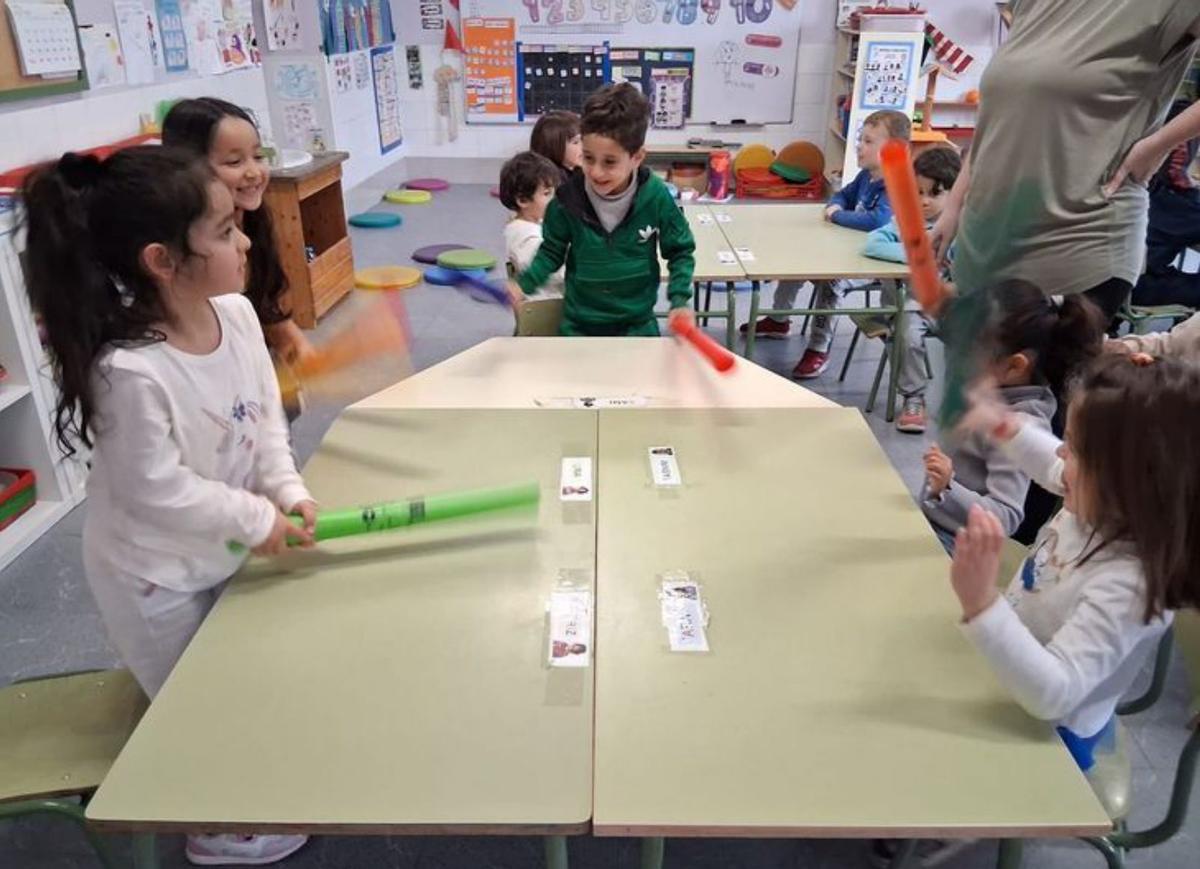 Ha habido talleres de música, tecnología y lengua.