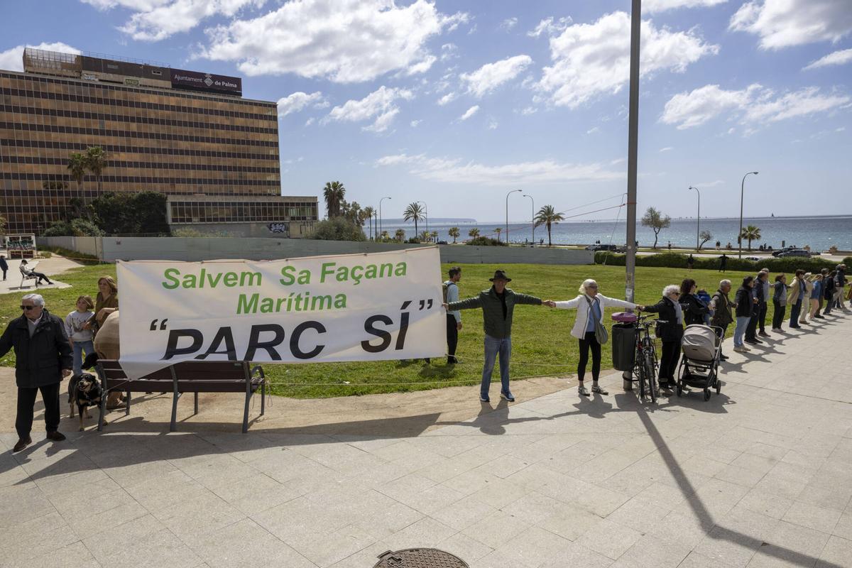 Más de 200 personas forman una cadena humana contra el macroproyecto de GESA al grito de “¡Parque sí, cemento no!”