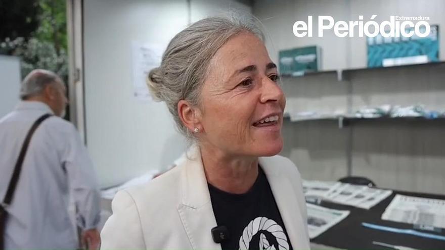 Alicia Vallina acerca su nueva novela histórica a los lectores en la Feria del Libro de Cáceres