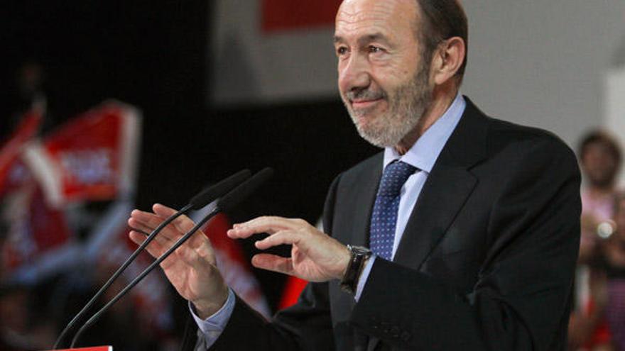 El candidato del PSOE, Alfredo Pérez Rubalcaba, durante su intervención en el mitin de Vigo