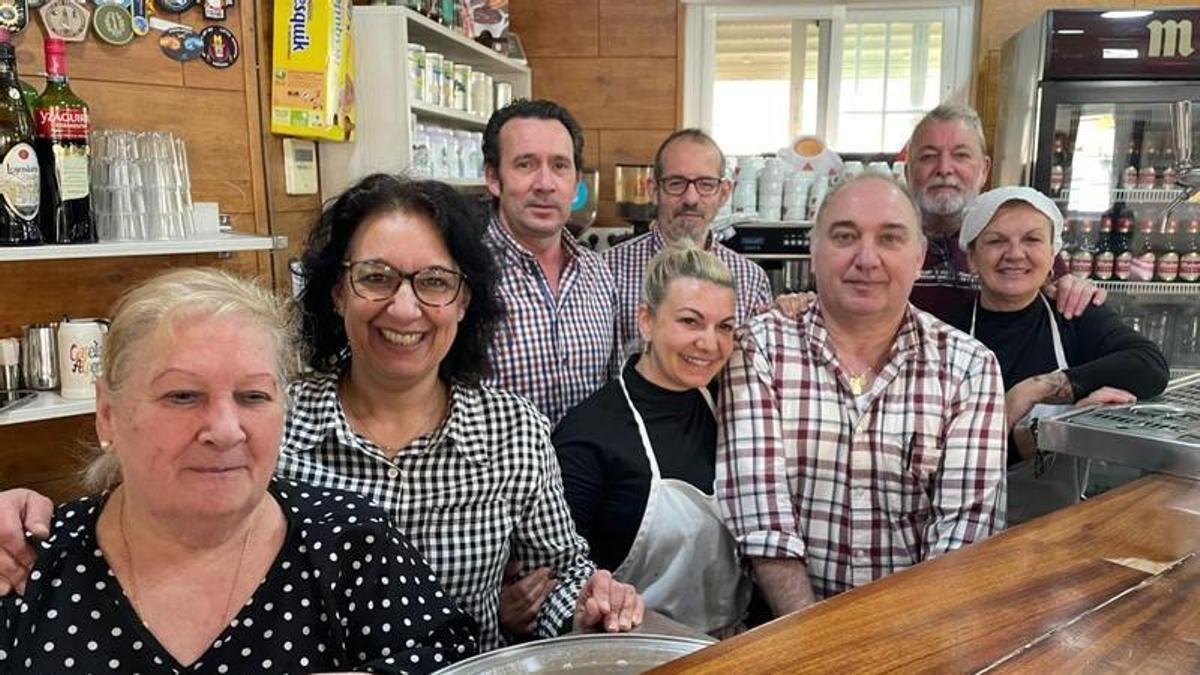 La familia del Bar Los Alféreces-