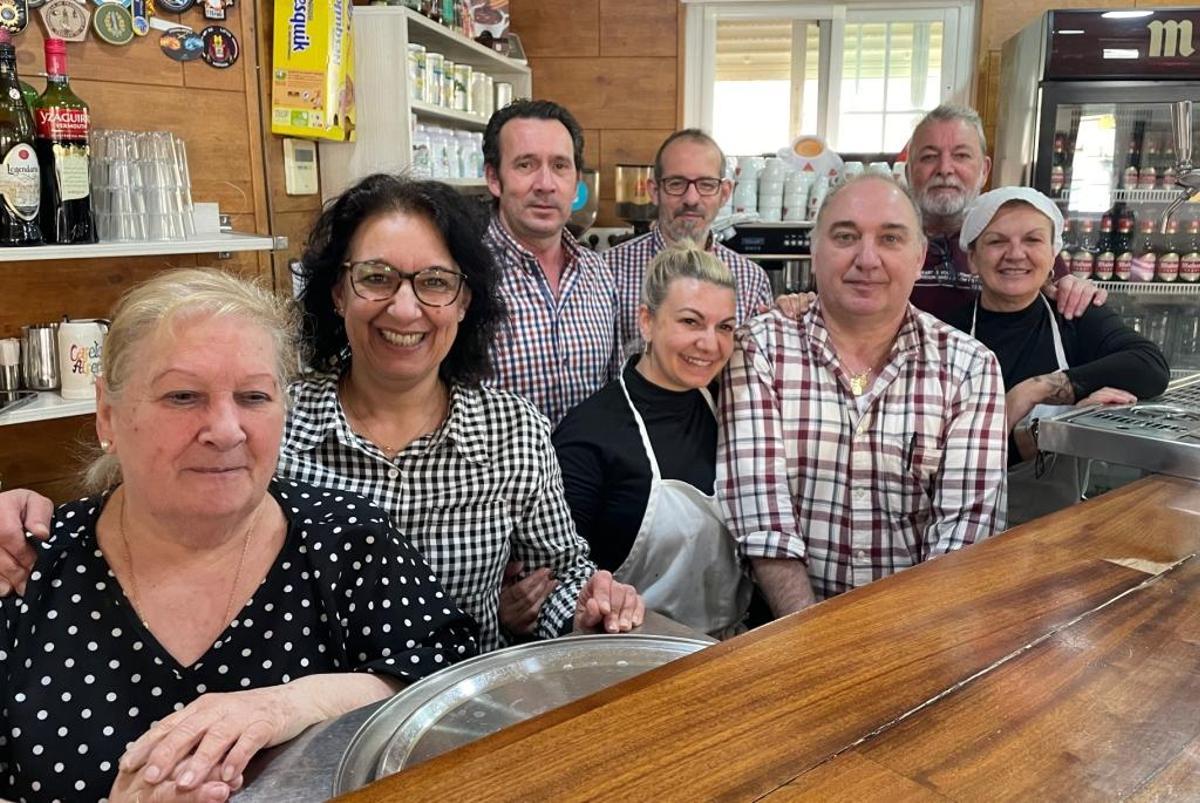 La familia del Bar Los Alféreces-
