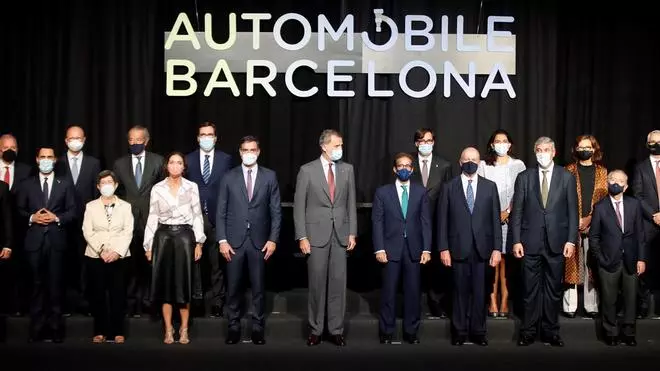 Felipe VI inaugura el salón del automóvil entre protestas independentistas