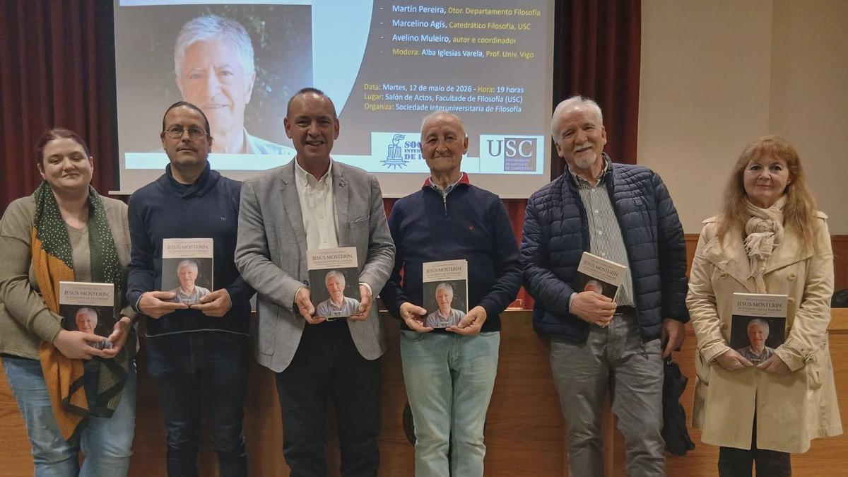 Participantes na presentación do libro 'Jesús Mosterín, el filósofo de la verdad' na Facultade de Filosofía.