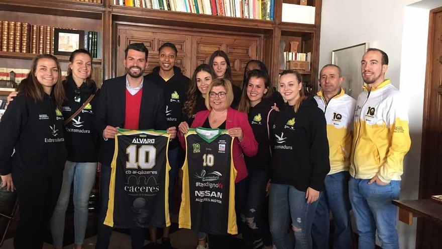 El Nissan Al-Qázeres lucirá el lema ‘Tren digno ya’ en la Copa de la Reina