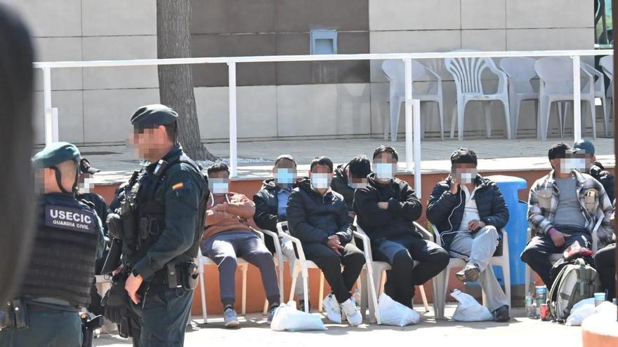 Realojan a los 75 hombres víctimas de trata rescatados en Nules en un complejo educativo de Valencia
