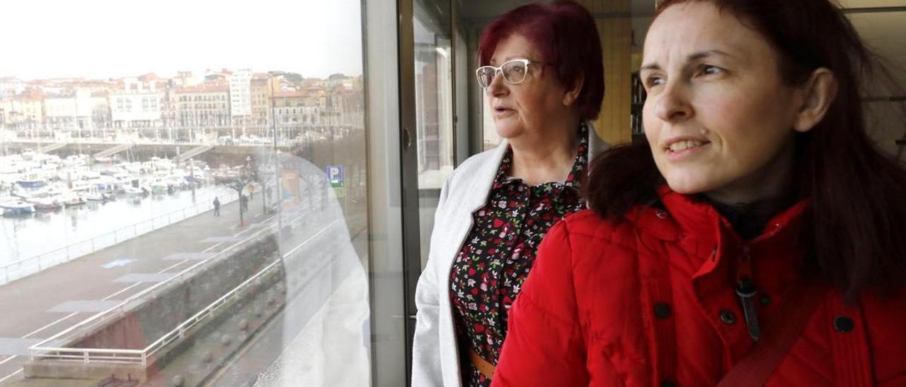 Rosina Fernández, a la izquierda, y Yolanda Blázquez, en la redacción de LA NUEVA ESPAÑA de Gijón.