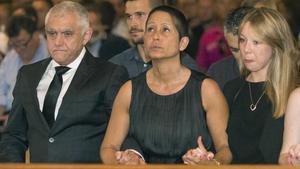 José Luis y María Antonia, padres del piloto fallecido, en el funeral de este miércoles en la catedral de Palma de Mallorca.