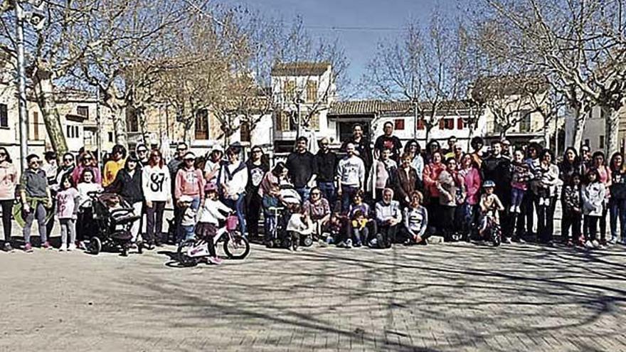 Paseo por el día de la mujer en Maria