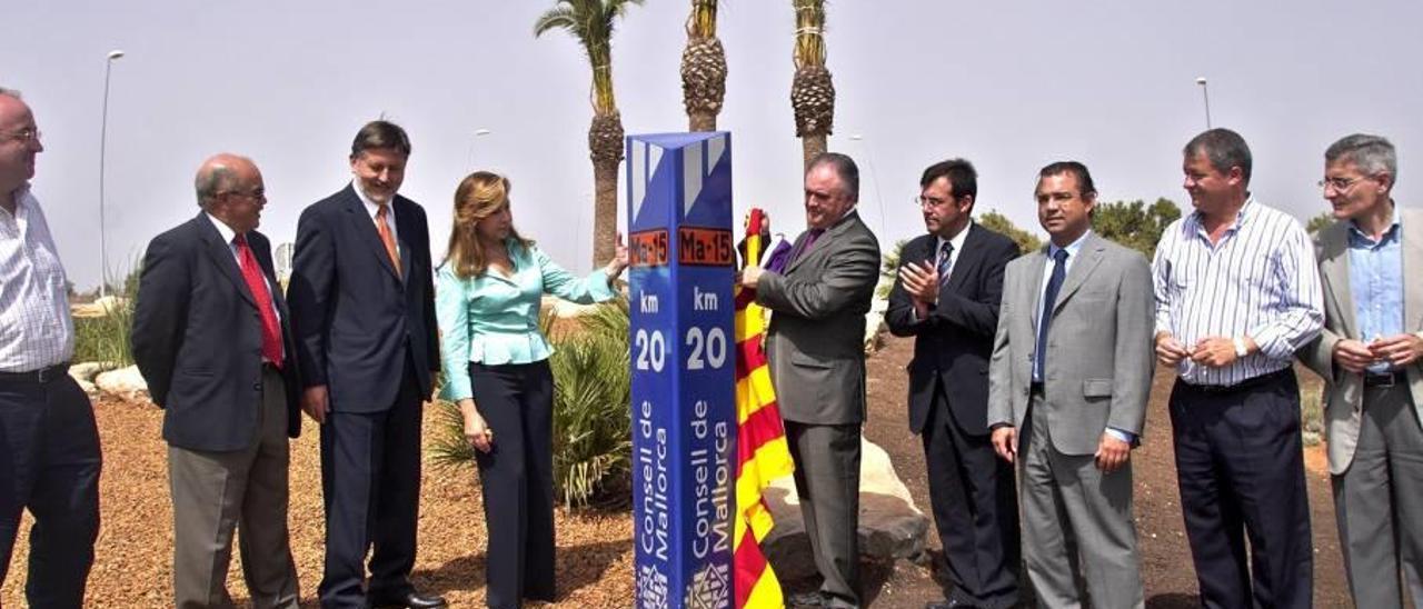 La cúpula de UM durante la inauguración de un tramo de la autovía.