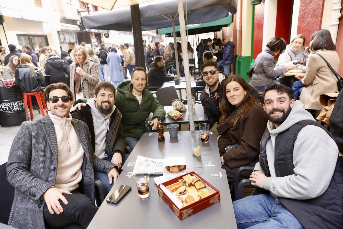 El vermú de Nochevieja, la antesala festiva para despedir el año en Gijón: “Este es un plan que nunca falla”