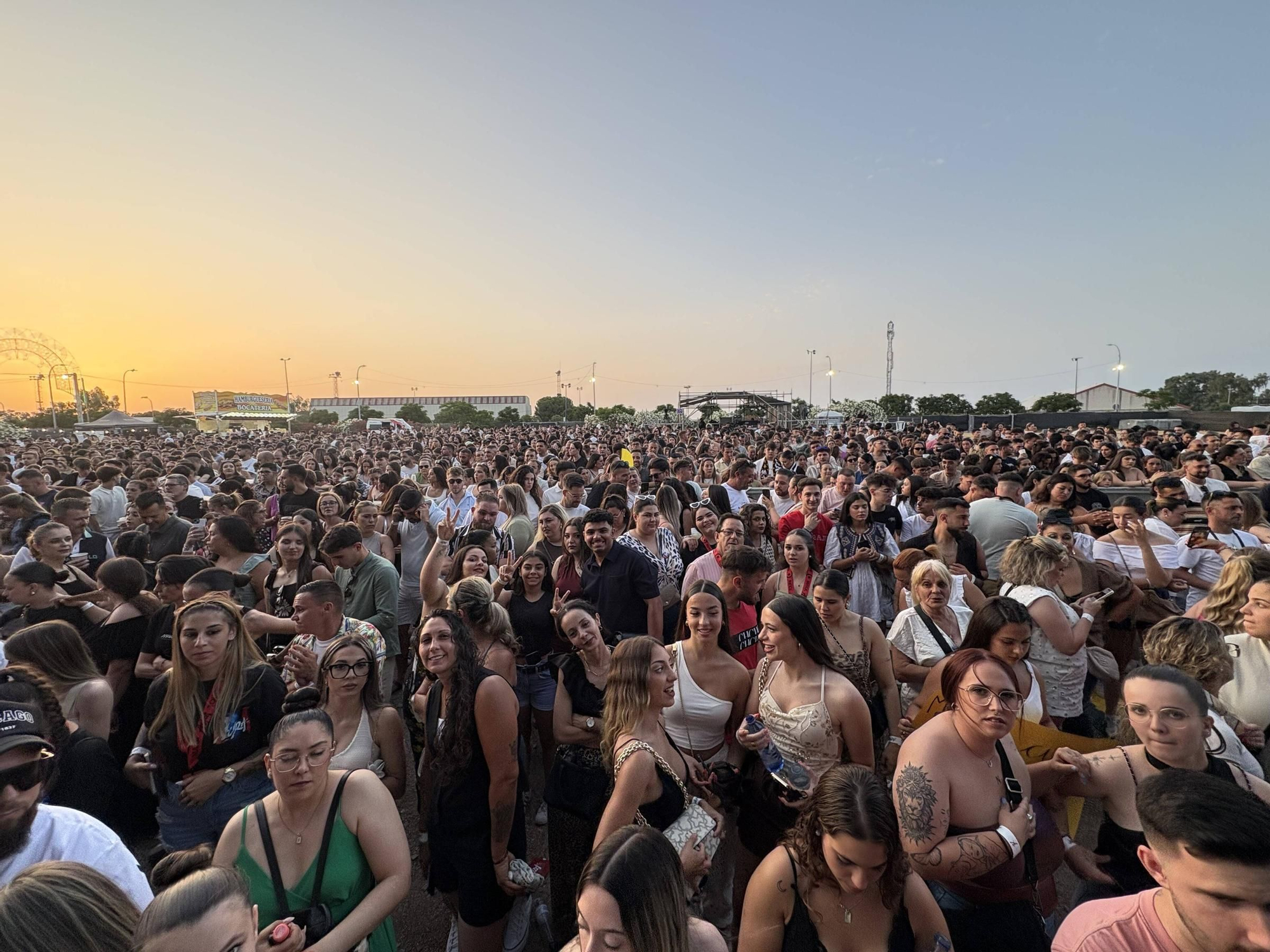 Maka 'cura cicatrices' a 3.000 personas en el recinto ferial de Badajoz