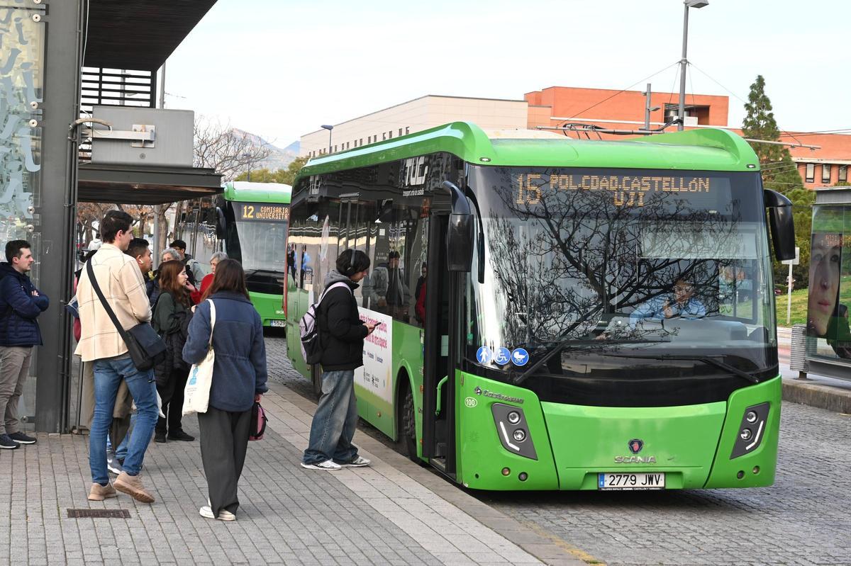 Las líneas 12 y 15 desembocan en el Raval Universitari y la UJI.