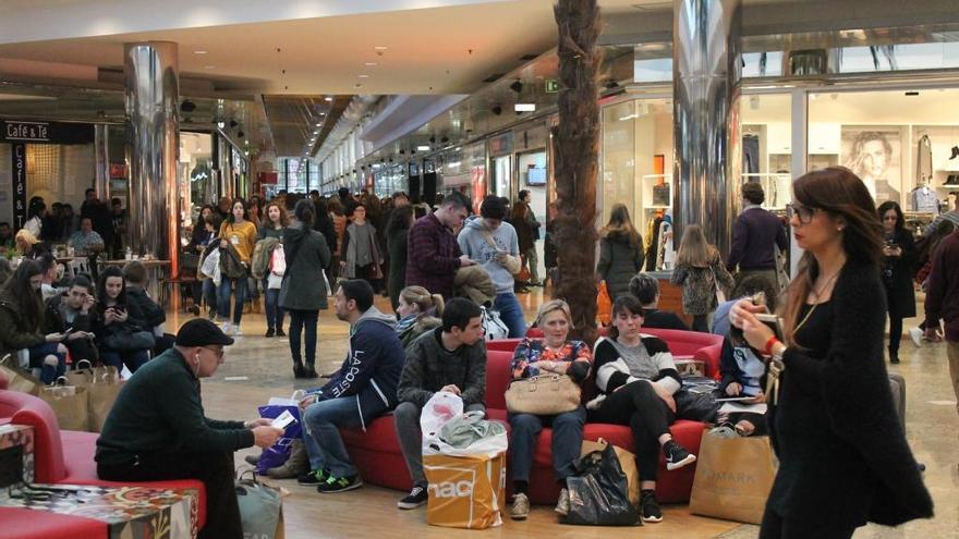 Interior de Intu Asturias.