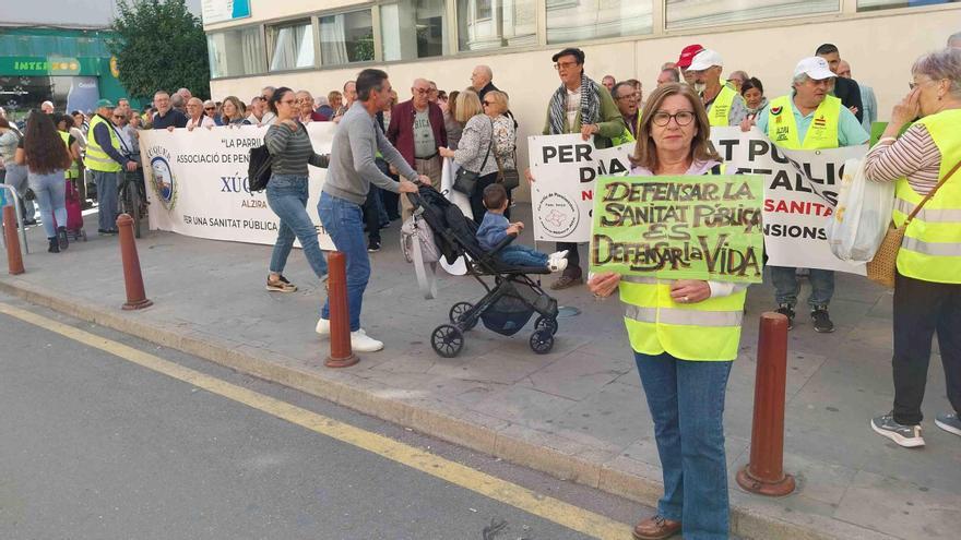 Concentración de la Plataforma ante el Centro de Salud Alzira II el pasado mes de noviembre.