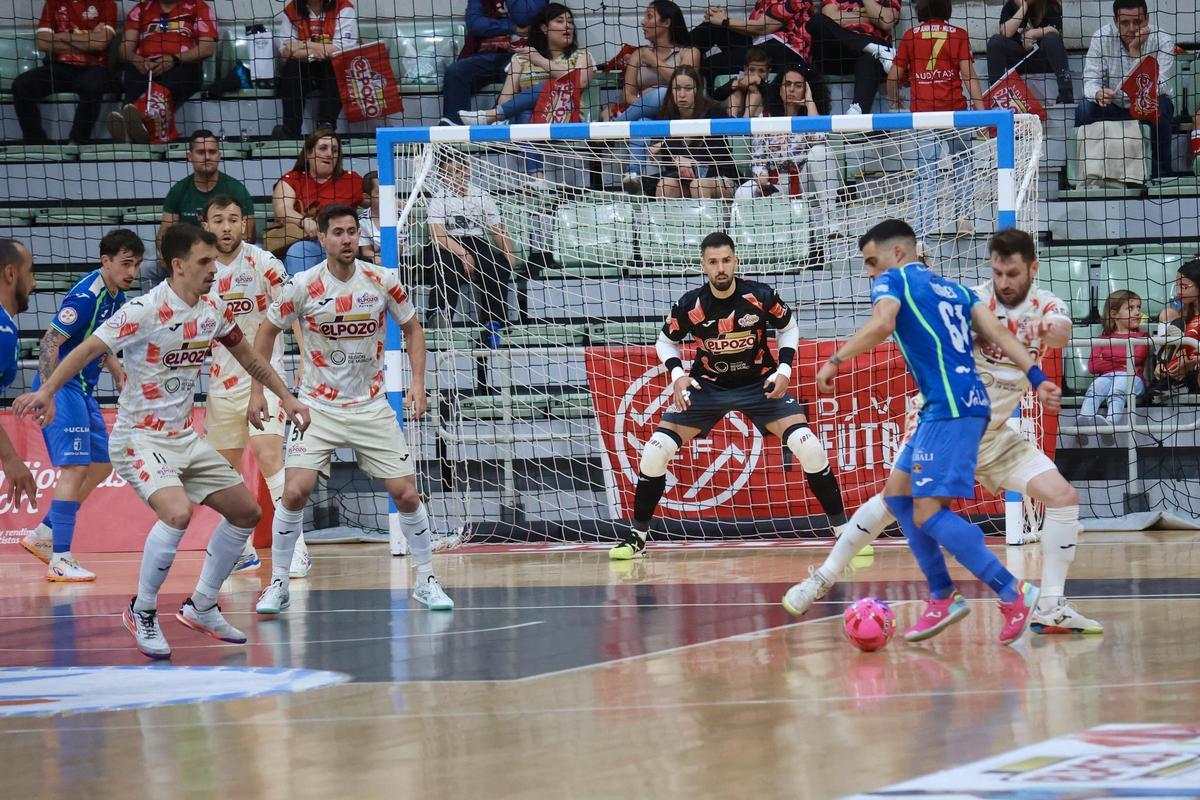 Las mejores imágenes del partido entre ElPozo y Valdepeñas