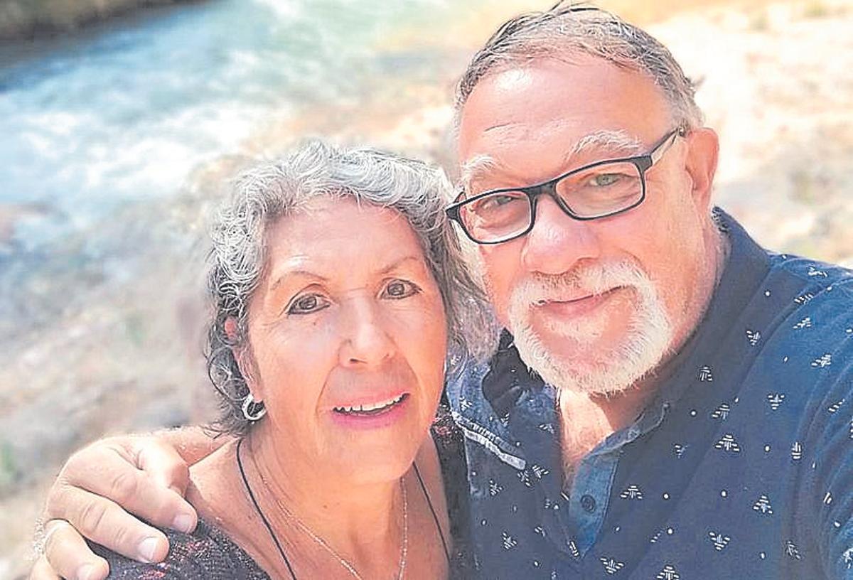 Paulina Gómez e Ían García llevan una casa rural en la Serratella.