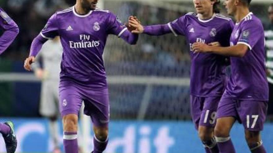 Benzema rescata a un Madrid bipolar