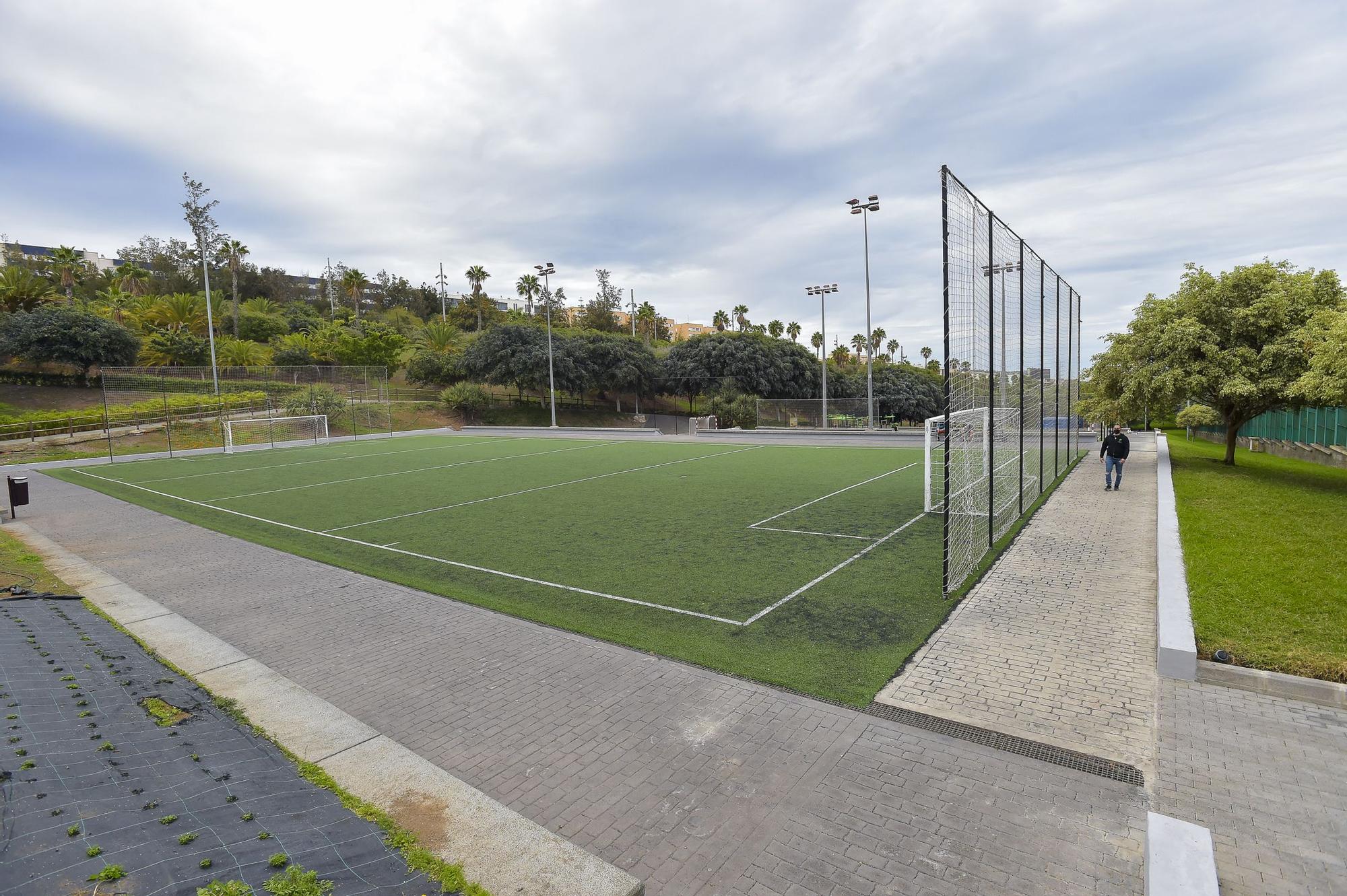 Arreglos y desperfectos en las canchas deportivas del parque Juan Pablo II