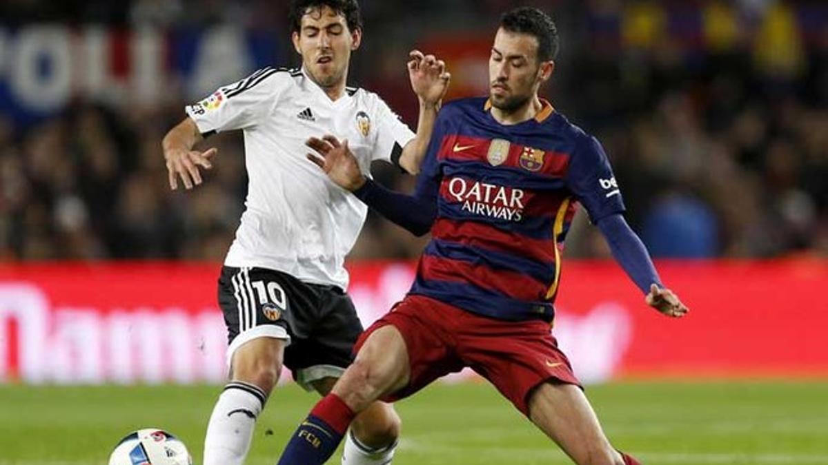 Daniel Parejo y Sergio Busquets en el Barça-Valencia de la Copa del Rey 2015/16