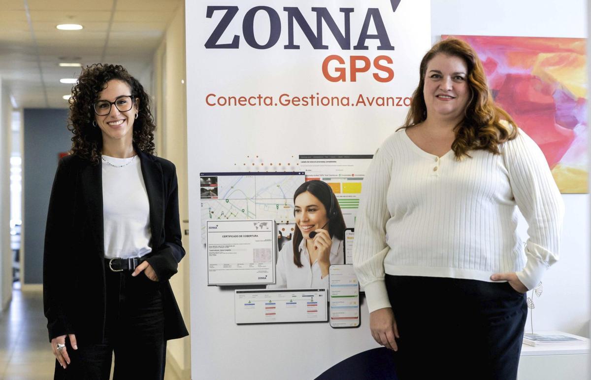 Elisa Calderón (izq.) y Juana Cerdá, en la sede de la empresa | B. Ramon