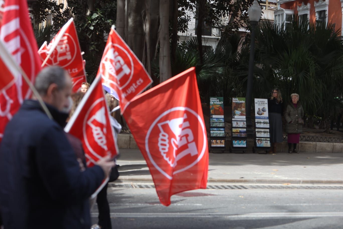 Los trabajadores de la banca protestan por el cierre de oficinas en Alicante