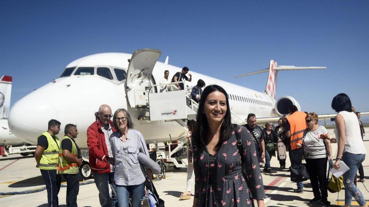 Llegada de un vuelo al aeropuerto de Corvera.