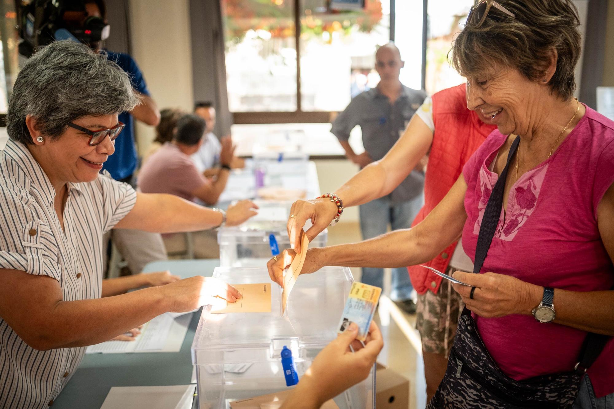 Ambiente de la jornada de elecciones generales del 23J en Santa Cruz de Tenerife