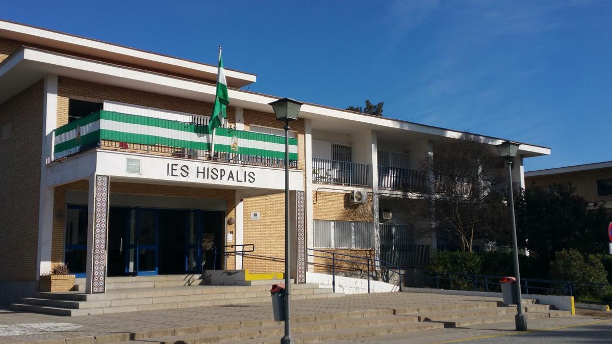 Fachada del IES Híspalis en el complejo de Pino Montano (Sevilla).