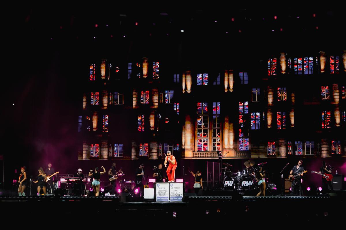 Las mejores imágenes del concierto de Robbie Williams en Icónica Santalucía Sevilla Fest